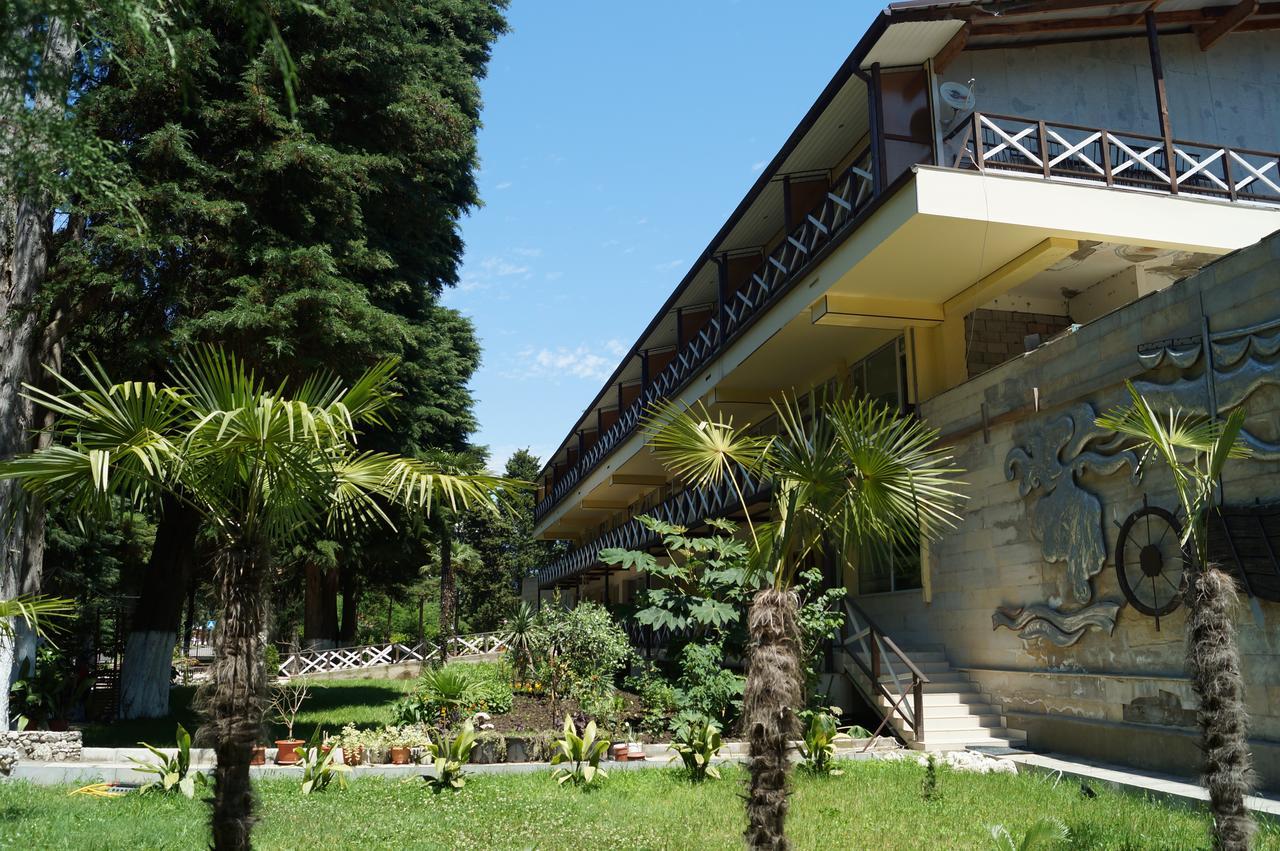 Pitsunda Hotel Exterior photo
