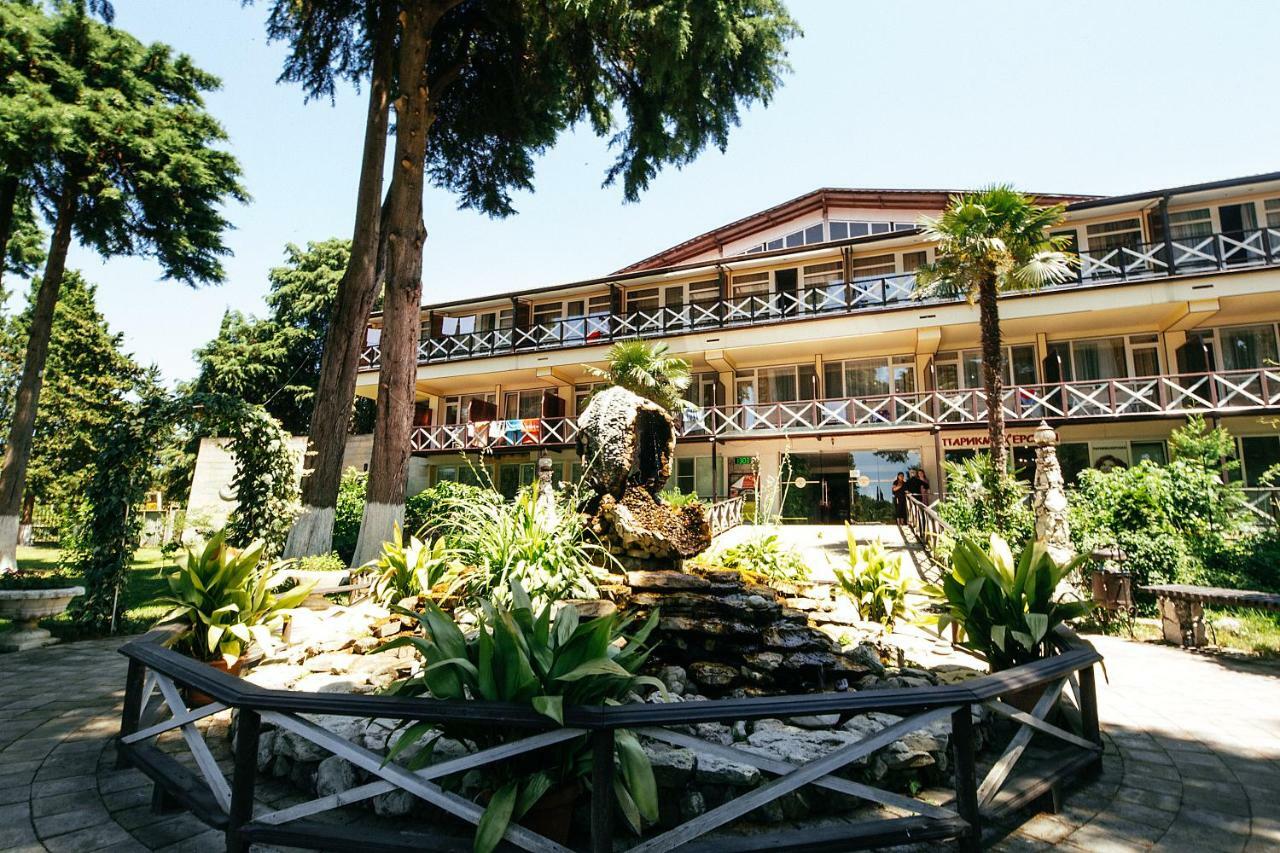 Pitsunda Hotel Exterior photo